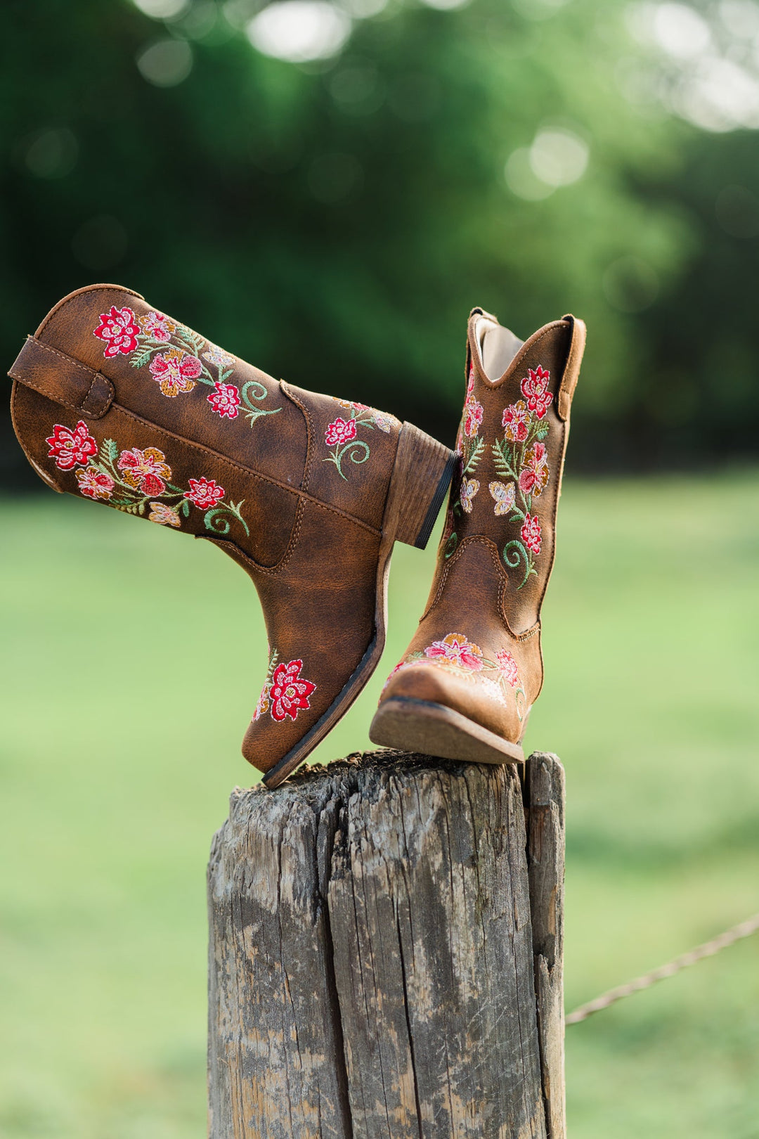 GIRLS BOOTS