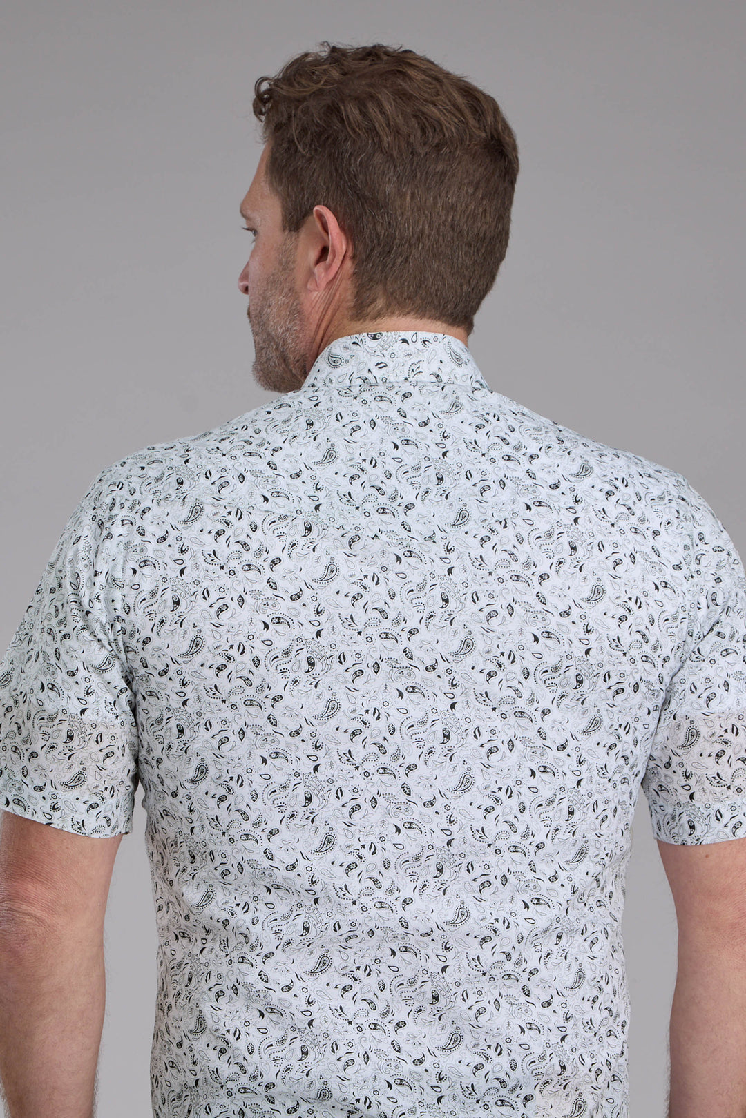 MENS WHITE AND BLACK PAISLEY PRINT SHORT SLEEVE SNAP WESTERN SHIRT