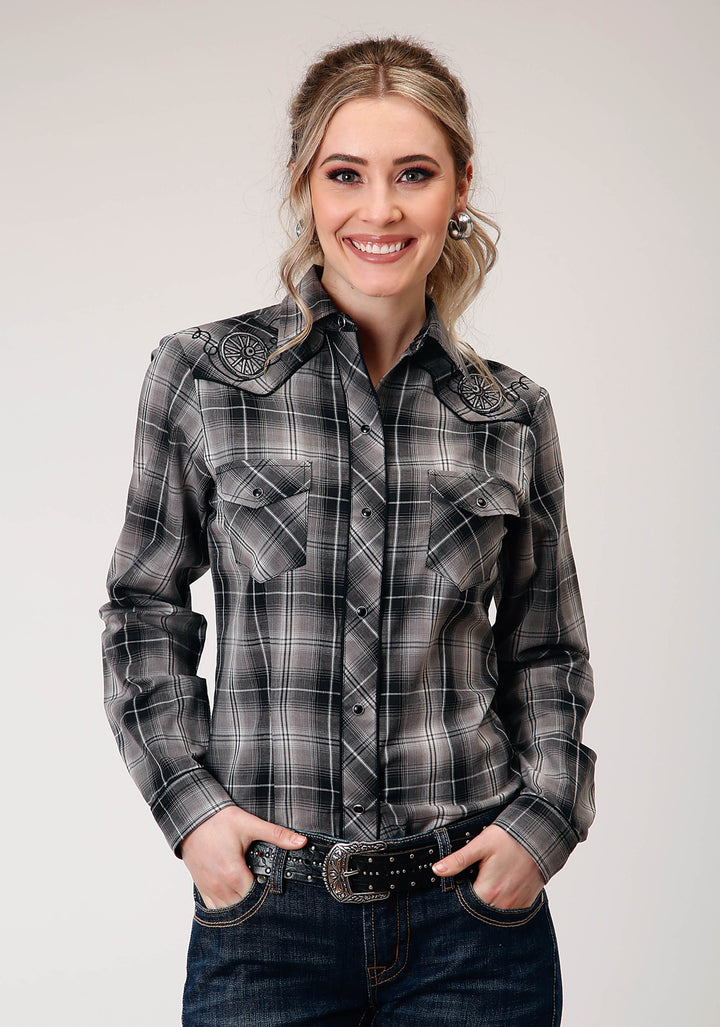 WOMENS LONG SLEEVE SNAP BLACK AND GREY PLAID WESTERN SHIRT