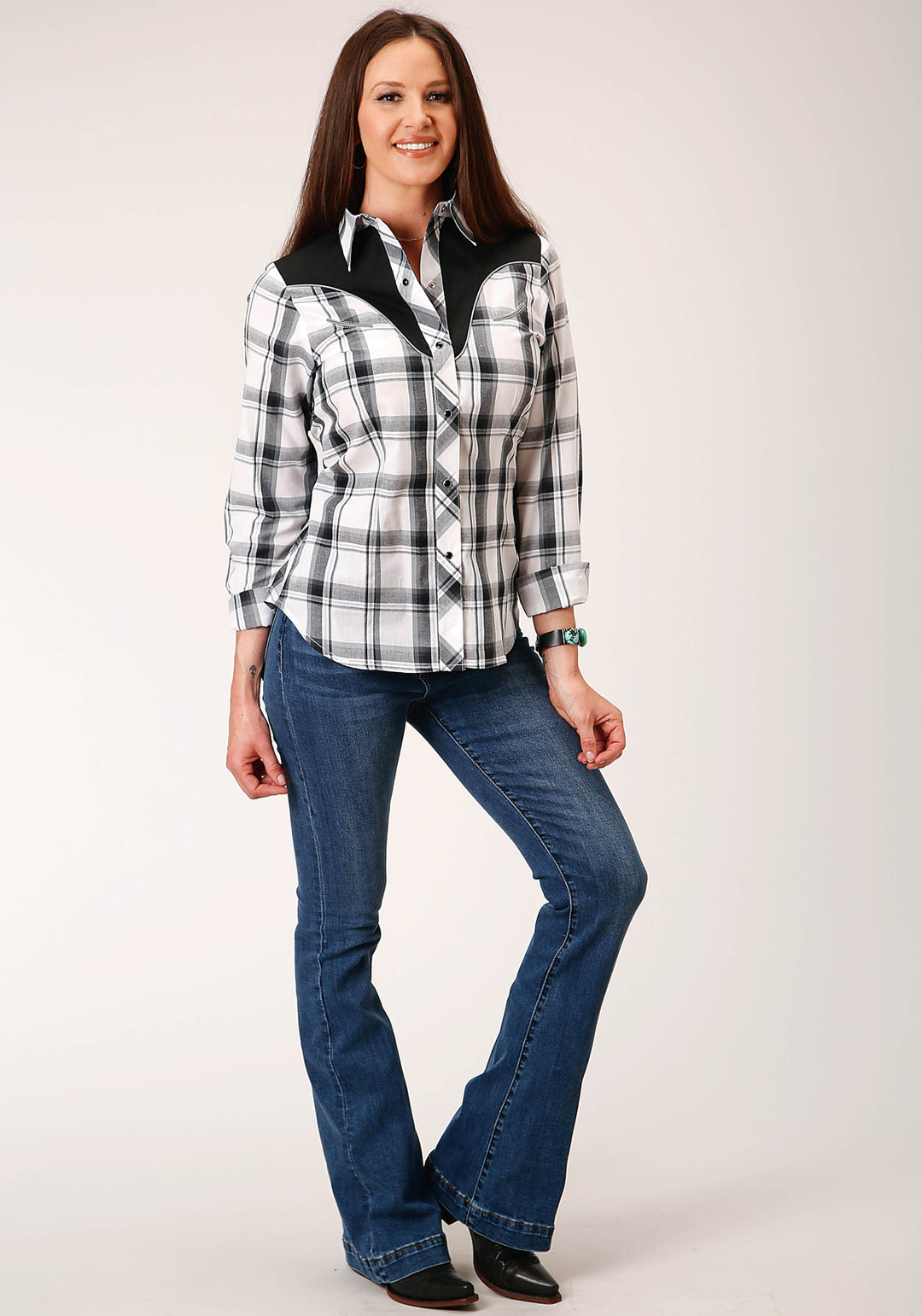 WOMENS LONG SLEEVE SNAP WHITE BLACK GREY PLAID WESTERN SHIRT WITH PIPING CONTRAST YOKES AND APPLIQUE