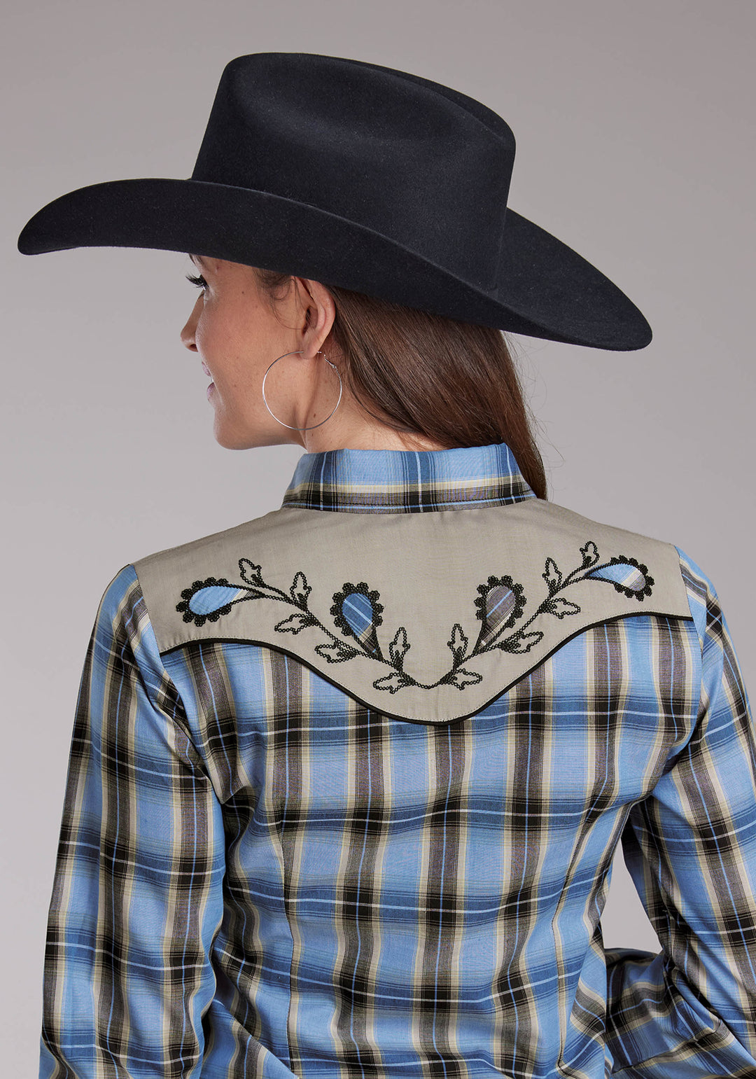 WOMENS BLUE AND BROWN PLAID, SMILE POCKETS LONG SLEEVE SNAP WESTERN SHIRT