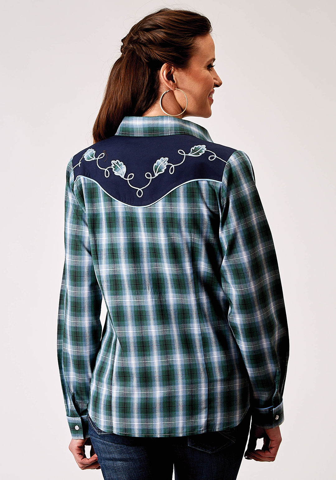 WOMENS LONG SLEEVE SNAP OCEAN PLAID WESTERN SHIRT WITH FANCY CURVED YOKES APPLIQUE ON BACK YOKE