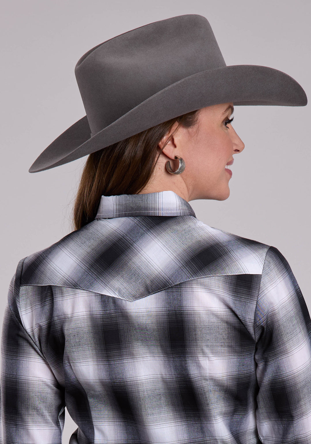 WOMENS ROPER BLACK AND GREY AND WHITE PLAID WESTERN SNAP SHIRT