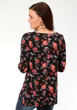 WOMENS BLACK GROUND FLORAL PRINT LONG SLEEVE KNIT TOP