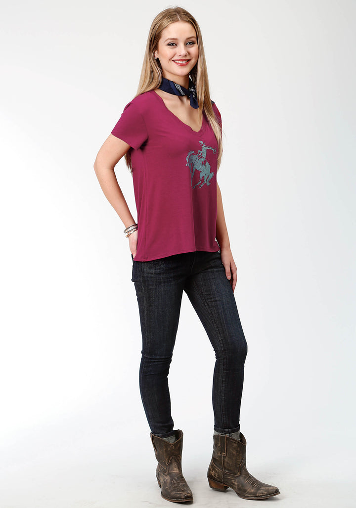 WOMENS RED WITH BUCKING HORSE SCREEN PRINT SHORT SLEEVE KNIT TOP