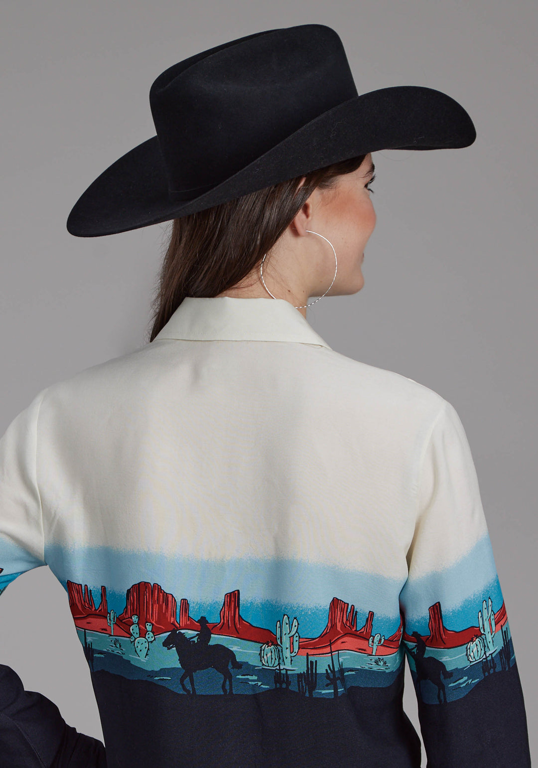 WOMENS WESTERN BORDER PRINTED RAYON LONG SLEEVE SNAP WESTERN SHIRT