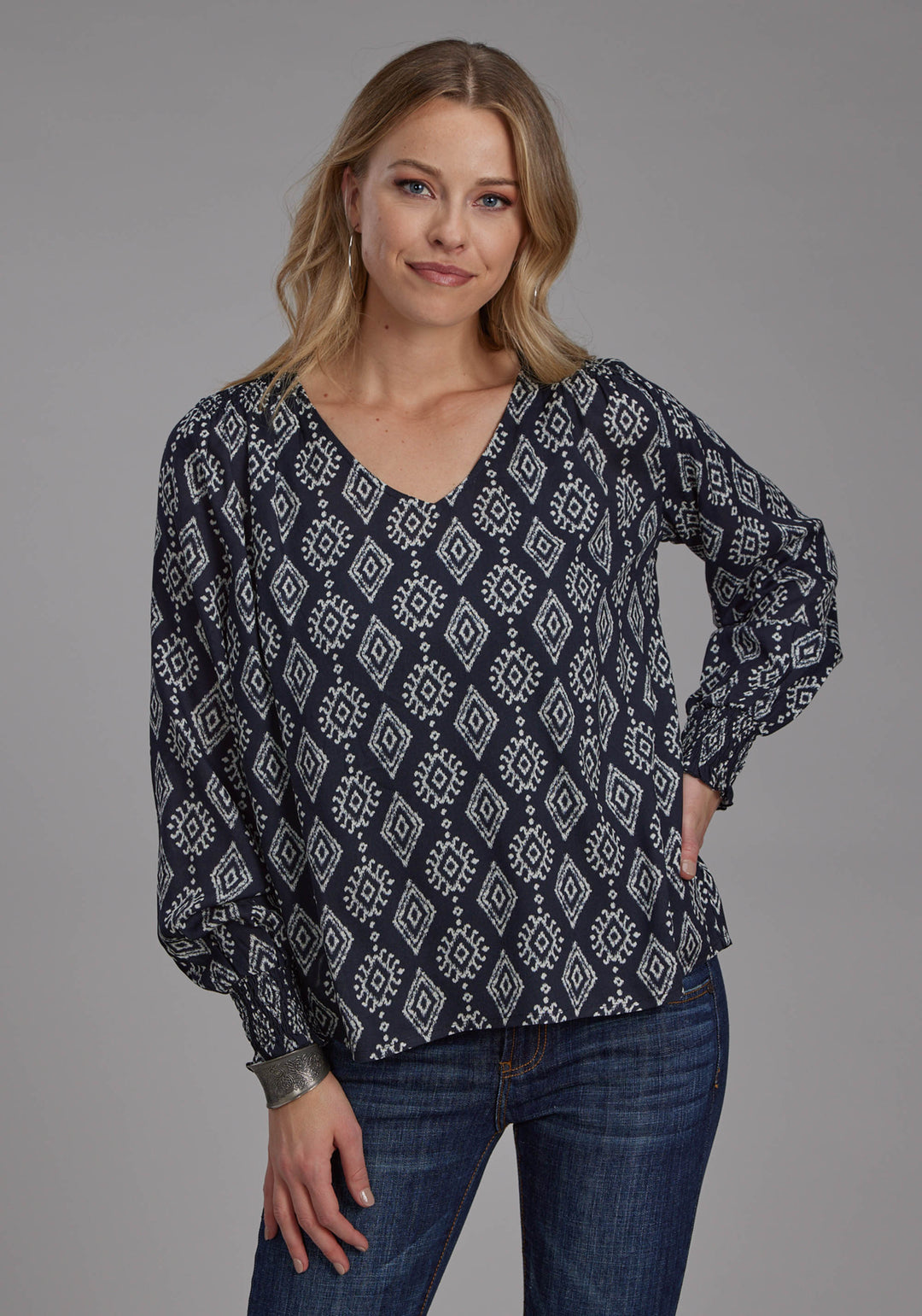 WOMENS BLACK CREAM IKAT PRINT RAYON LONG SLEEVE PULLOVER WESTERN SHIRT