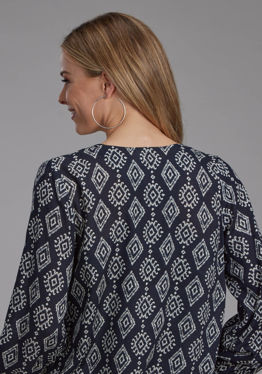 WOMENS BLACK CREAM IKAT PRINT RAYON LONG SLEEVE PULLOVER WESTERN SHIRT