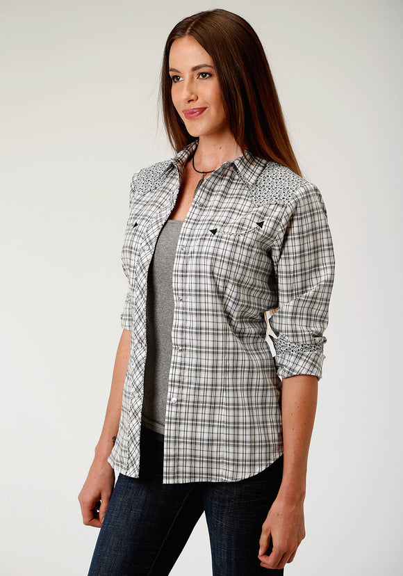 WOMENS BLACK GREY AND CREAM PLAID LONG SLEEVE SNAP WESTERN SHIRT